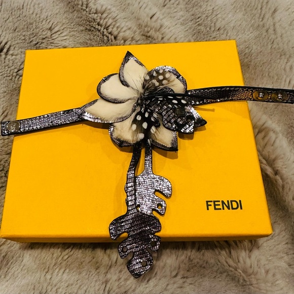 Fendi bracelet - Picture 1 of 12